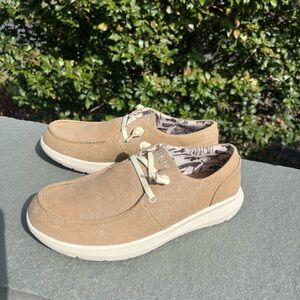 Ariat women’s tan fabric loafers comfy slip on shoes size 7 excellent condition